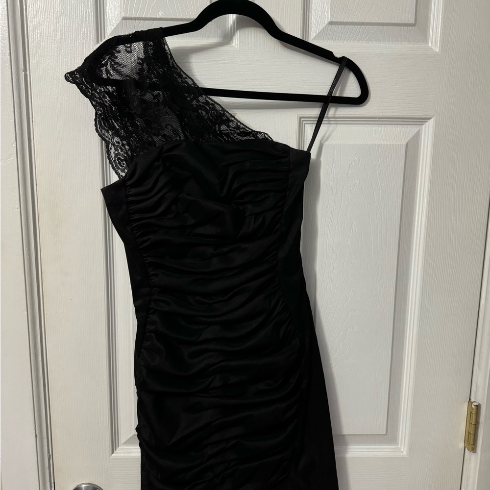Elegant Black One-Shoulder Dress